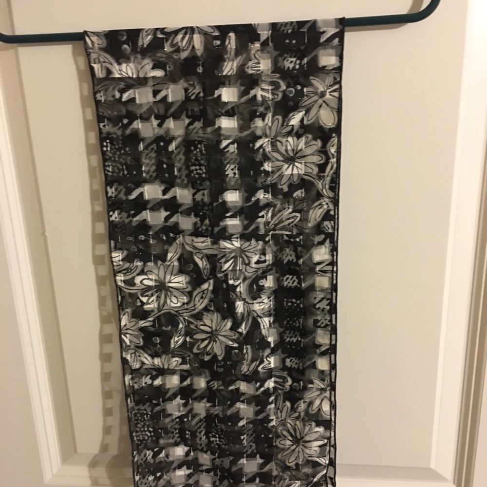 Printed flowers/squares scarf